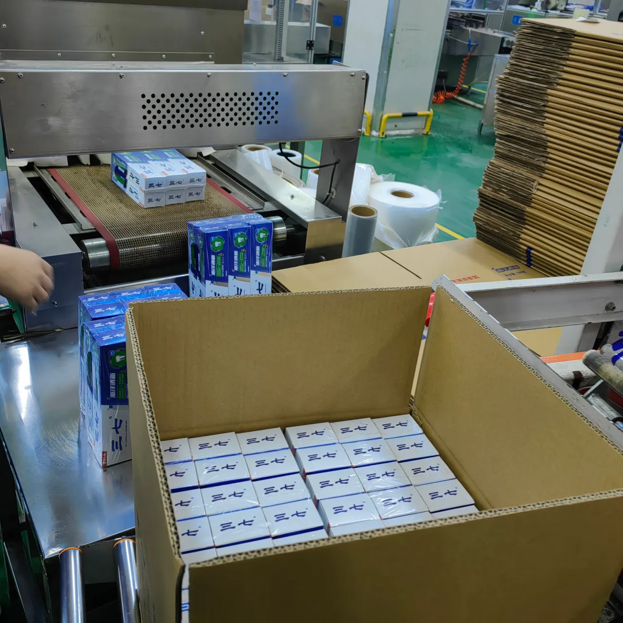 Toothpaste cartons being filled and sealed on the Zongheng packing line