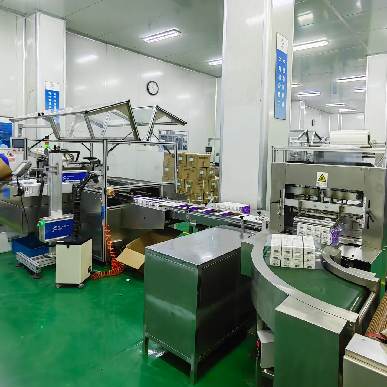Automated cartoning conveyor on the Zongheng oral-care production floor